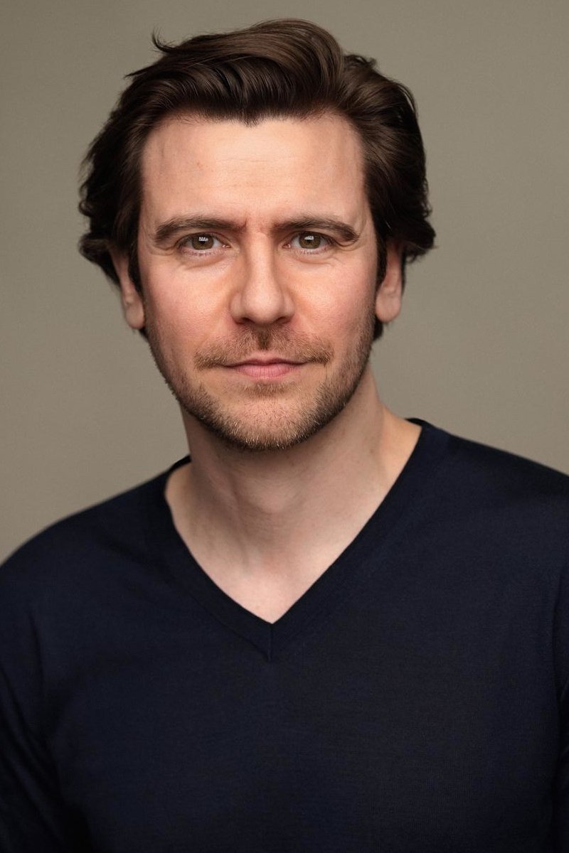 A headshot of Federico Rodriguez.