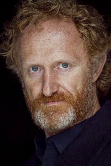 A headshot of Murray McArthur.