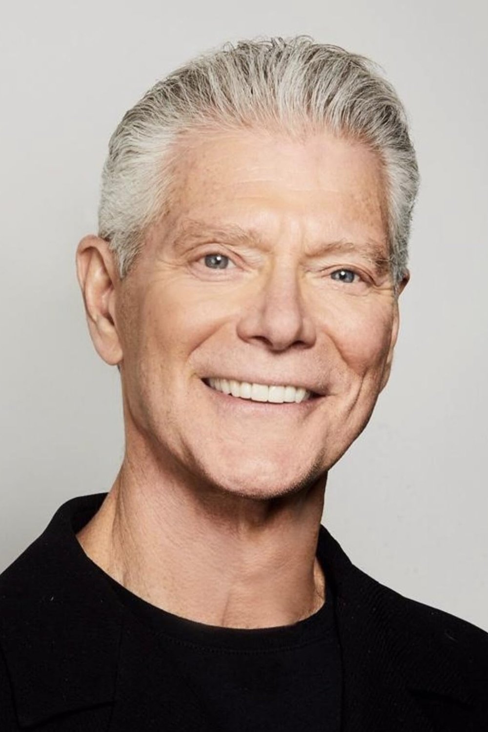 A headshot of Stephen Lang.