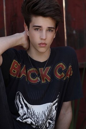 A headshot of Seth Lee.