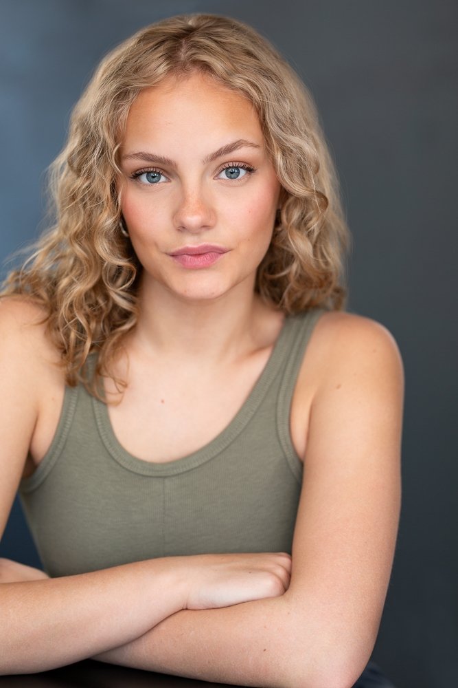 A headshot of Lauren Viau.