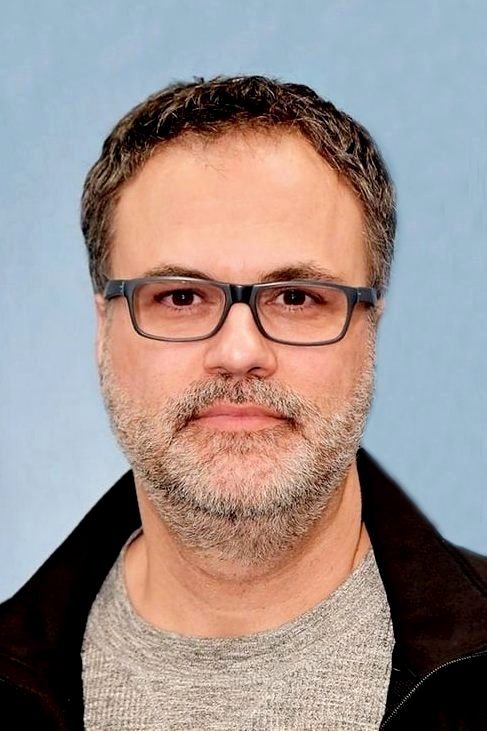 A headshot of Eduardo Sánchez.